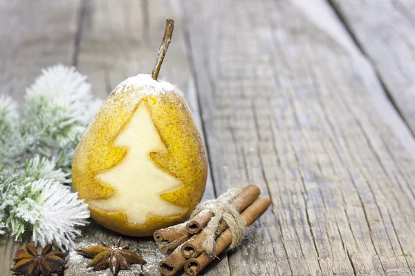 Abstrakt jul päron med gröna träd på vintage styrelser — Stockfoto