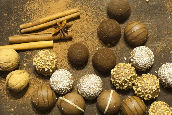 Anason ve tarçın ile Çikolatalı pralin — Stok fotoğraf