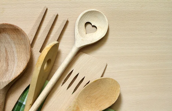 Wooden kitchenware on cutting board abstract food background — Stock Photo, Image