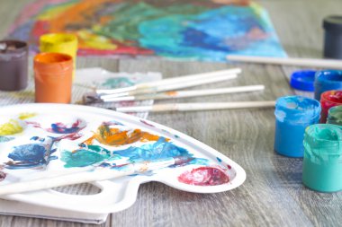 Poster boyalar suluboya fırça soyut kompozisyonu ile