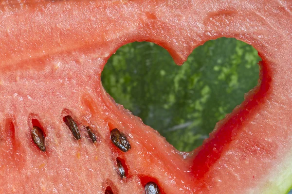 Melancia com forma de coração amor frutas conceito abstrato — Fotografia de Stock