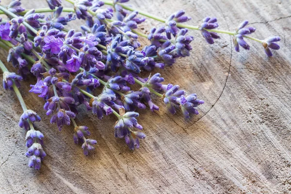 Lavendel Bloemen Oude Houten Achtergrond — Stockfoto