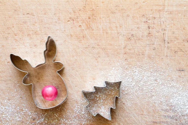 Fondo Alimentos Navideños Con Moldes Galletas Harina —  Fotos de Stock