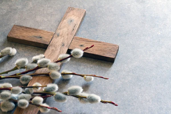 Páscoa Cruz Madeira Com Catkins Palma Domingo Conceito Religioso Abstrato — Fotografia de Stock