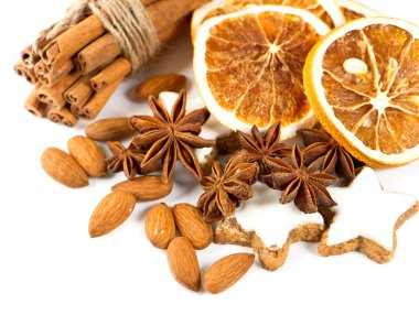 Noel kurabiyeleri ve baharatlar