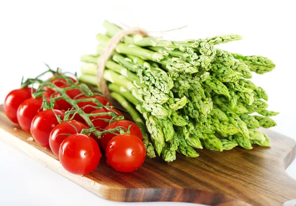 Verdure. asparagi e pomodori — Foto Stock