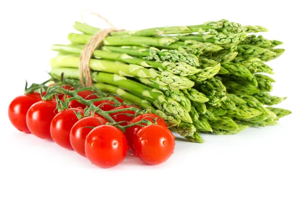 Zelenina. chřest a rajčaty — Stock fotografie