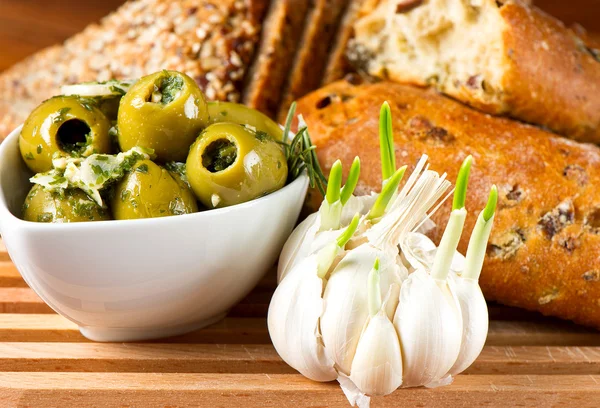 Green olives and garlic with Italian bread — Stock Photo, Image