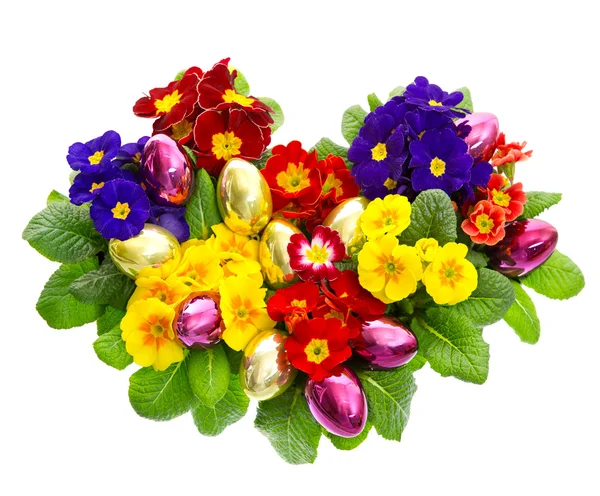 Flores de primula coloridas com decoração de ovos de Páscoa — Fotografia de Stock