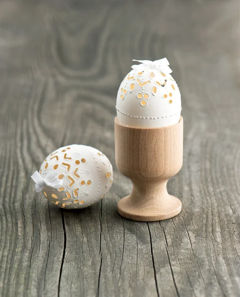 Uova di Pasqua vintage su sfondo di legno — Foto Stock