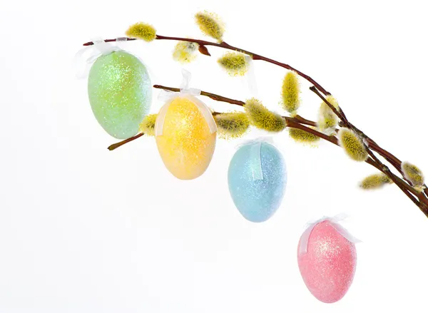 Árbol de primavera con decoración de huevos de Pascua —  Fotos de Stock