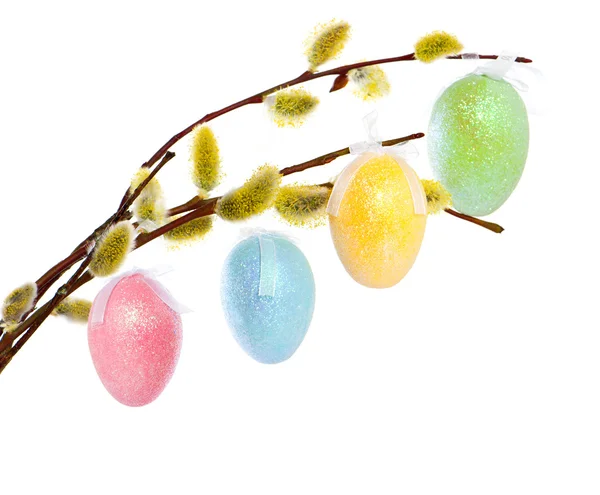 Árvore de primavera com decoração de ovos de Páscoa — Fotografia de Stock