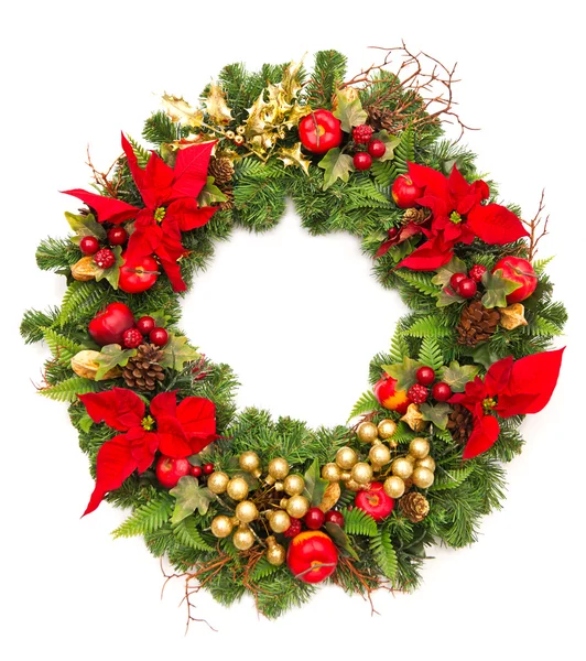 Рождественский венок с цветами пуансеттии — стоковое фото
