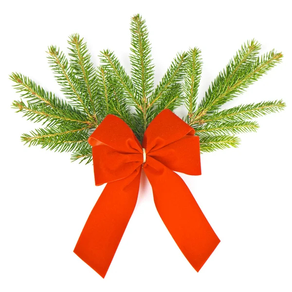 Zweig des Weihnachtsbaums mit roter Schleife. Weihnachten und Neujahr — Stockfoto