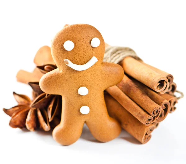 Smiling gingerbread man with christmas spices — Stock Photo, Image