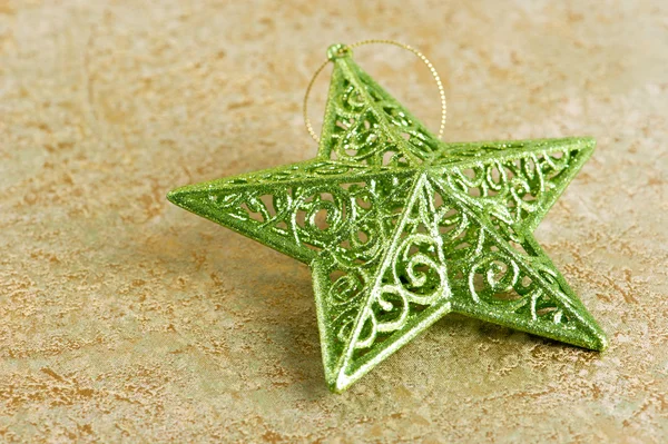 Estrela de Natal verde brilhante — Fotografia de Stock