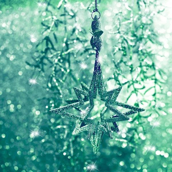 Estrella verde brillante. decoración de la Navidad. Abstact — Stockfoto