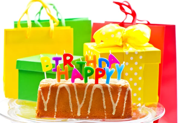 お誕生日おめでとう！キャンドルのケーキ. — ストック写真