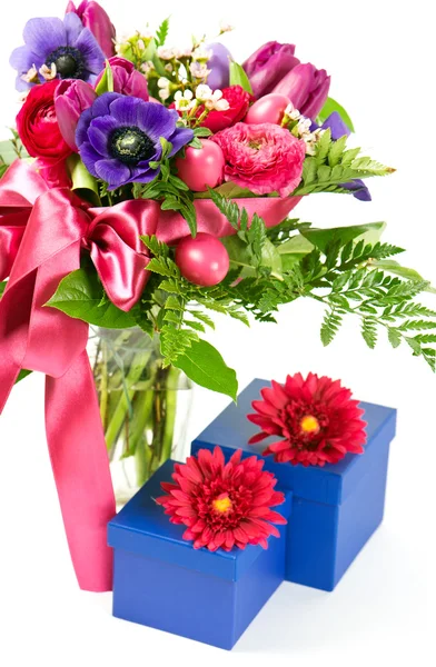 Colorful spring flowers with gift box — Stock Photo, Image