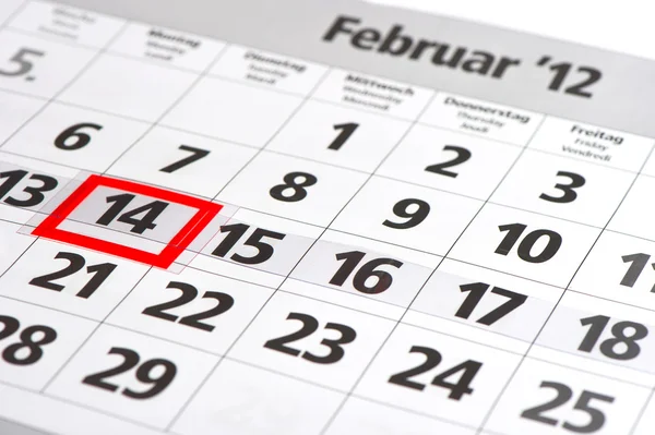 Календарь с красной меткой на 14 февраля — стоковое фото