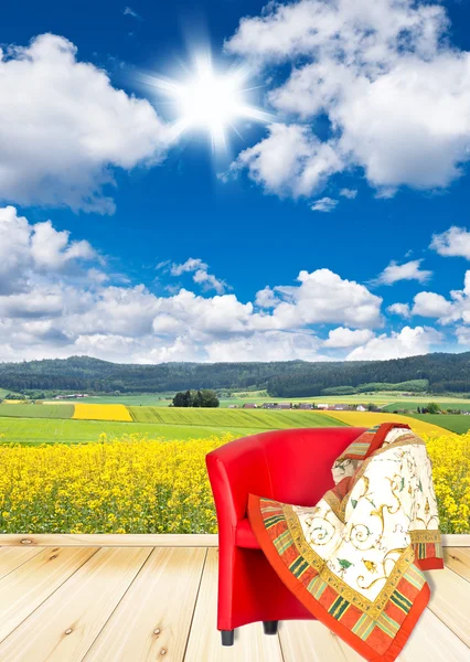 Trä terrass med utsikt över molnigt silhuett — Stockfoto