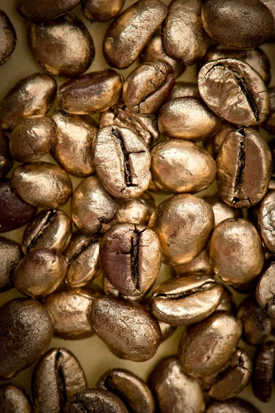 金黄的咖啡豆的特写 — 图库照片