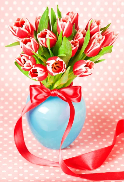Fresh spring tulips in a vase — Stock Photo, Image