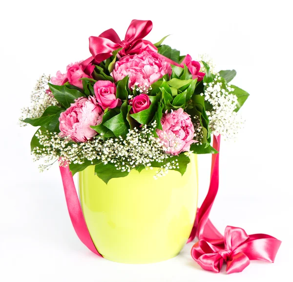 Bouquet de fleurs colorées avec ruban — Photo