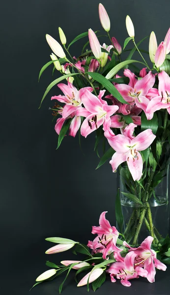 Ramo de flores de lirio — Foto de Stock