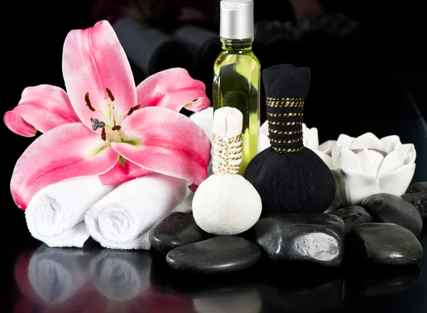 Spa et concept de bien-être. accessoires de massage thaï — Photo