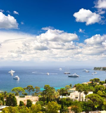 Görünümü bay Cote d'Azur ve lüks resort. Fransız Rivierası