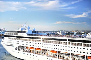 msc lirica üzerinde Ağustos 18, 2010 yılında civitavecchia, İtalya