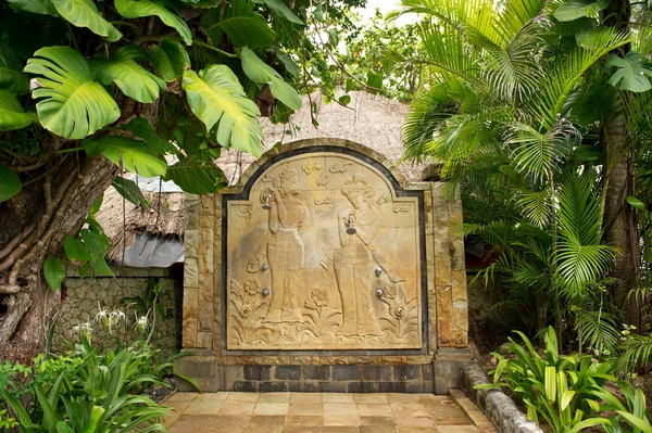 Wellness-centrum van douche buiten. tropische resort — Stockfoto