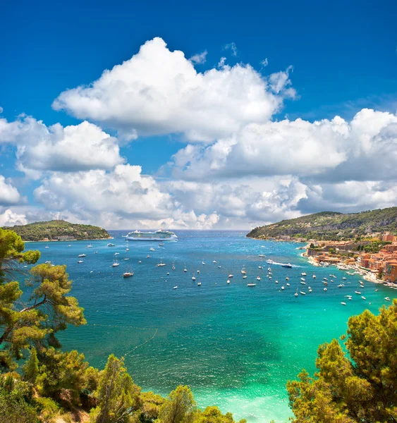 Vista de resort de luxo e baía de Cote d 'Azur — Fotografia de Stock
