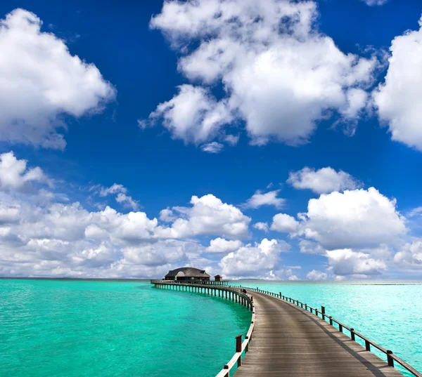 Tropical seascape. overwater bungalow — Stock Photo, Image