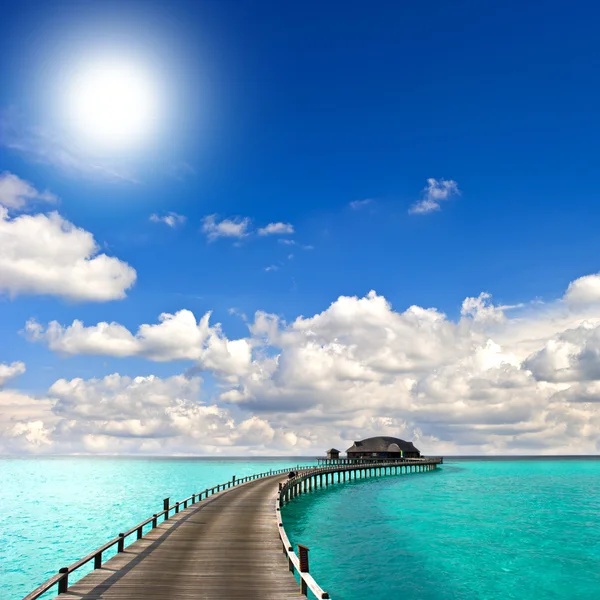 Tropical seascape. overwater bungalow — Stock Photo, Image