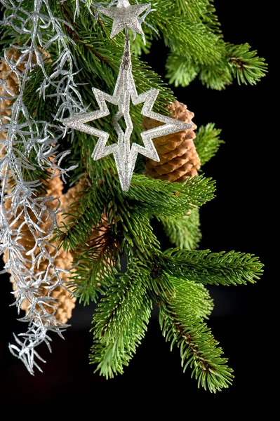Рождественская елка с блестящей серебряной звездой украшения Лицензионные Стоковые Фото