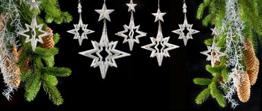 parlak Gümüş Yıldız ile Noel ağacı