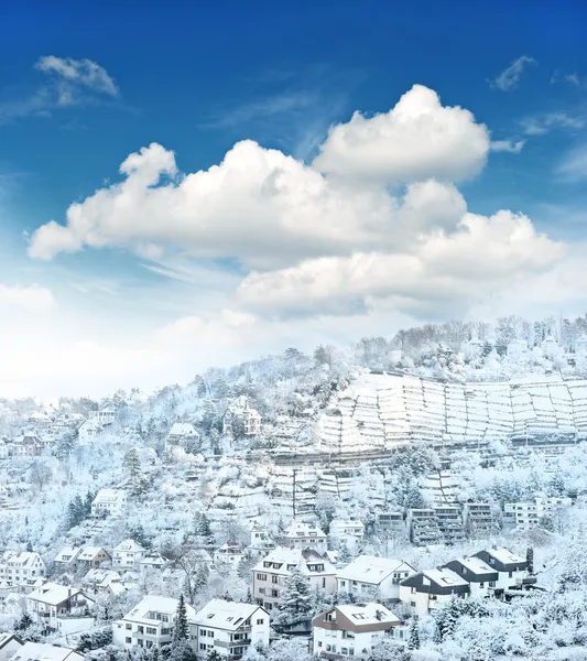 Kar ile Avrupa kentsel kış manzarası — Stok fotoğraf