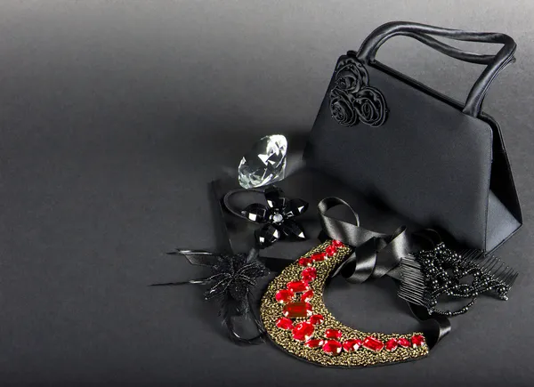 Zwarte tas met Dames accessoires — Stockfoto
