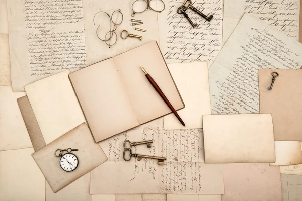 Accessori vintage. vecchie lettere e carte — Foto Stock