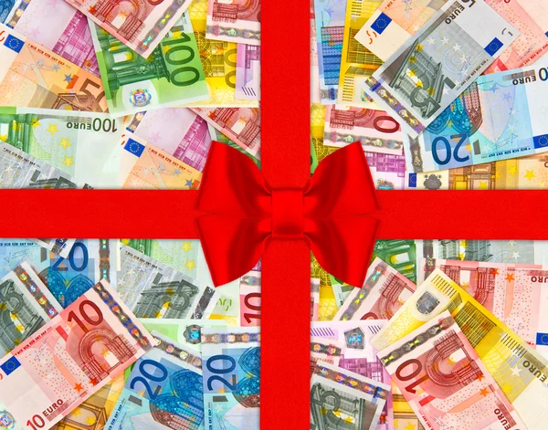 Banknoty euro waluty z wstążki czerwone prezent — Zdjęcie stockowe