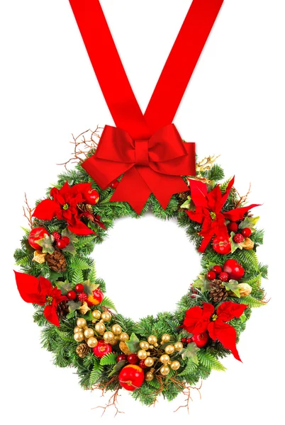Grinalda de Natal com poinsettia e laço de fita vermelha — Fotografia de Stock