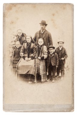 eski bir aile fotoğrafı. Beş çocuklu aileler