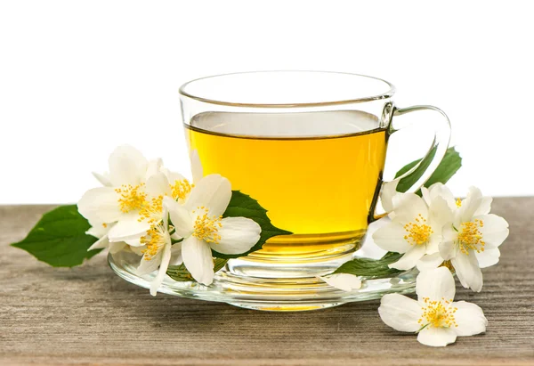 Tasse de thé avec des fleurs de jasmin — Photo