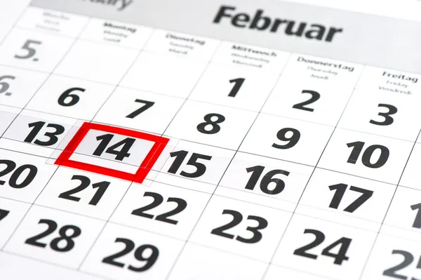 Календарь с красной меткой на 14 февраля — стоковое фото