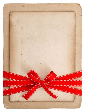 Vintage kart üzerinde beyaz izole kırmızı şerit yay ile