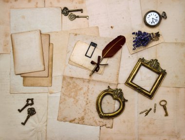 resim çerçeveleri, tuşları, çiçekler, eski harfler