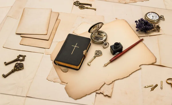 Black bible book and vintage accessories — Stock Photo, Image