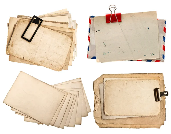 Vintage brieven en postkaarten op wit wordt geïsoleerd — Stockfoto